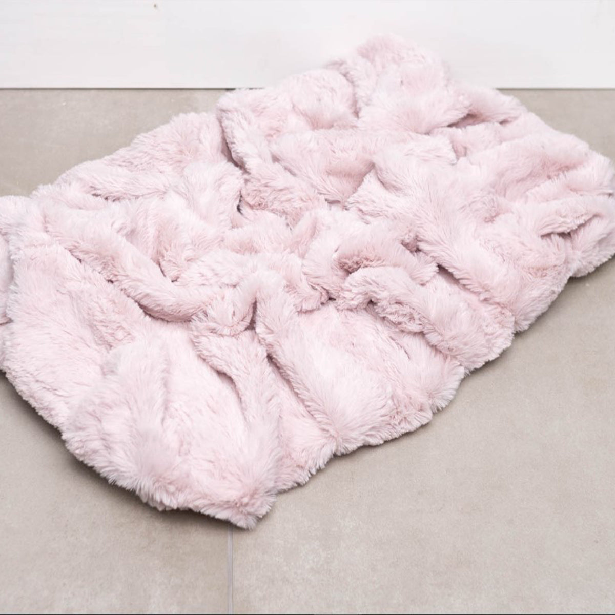 Mutts & Mittens, Inc. Premium Nesting Pet Bed- Blush Pink Fur (18x26)