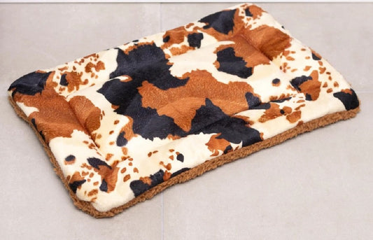 Mutts & Mittens, Inc. Premium Flat Bed- Tan Cow Velboa (22x32)