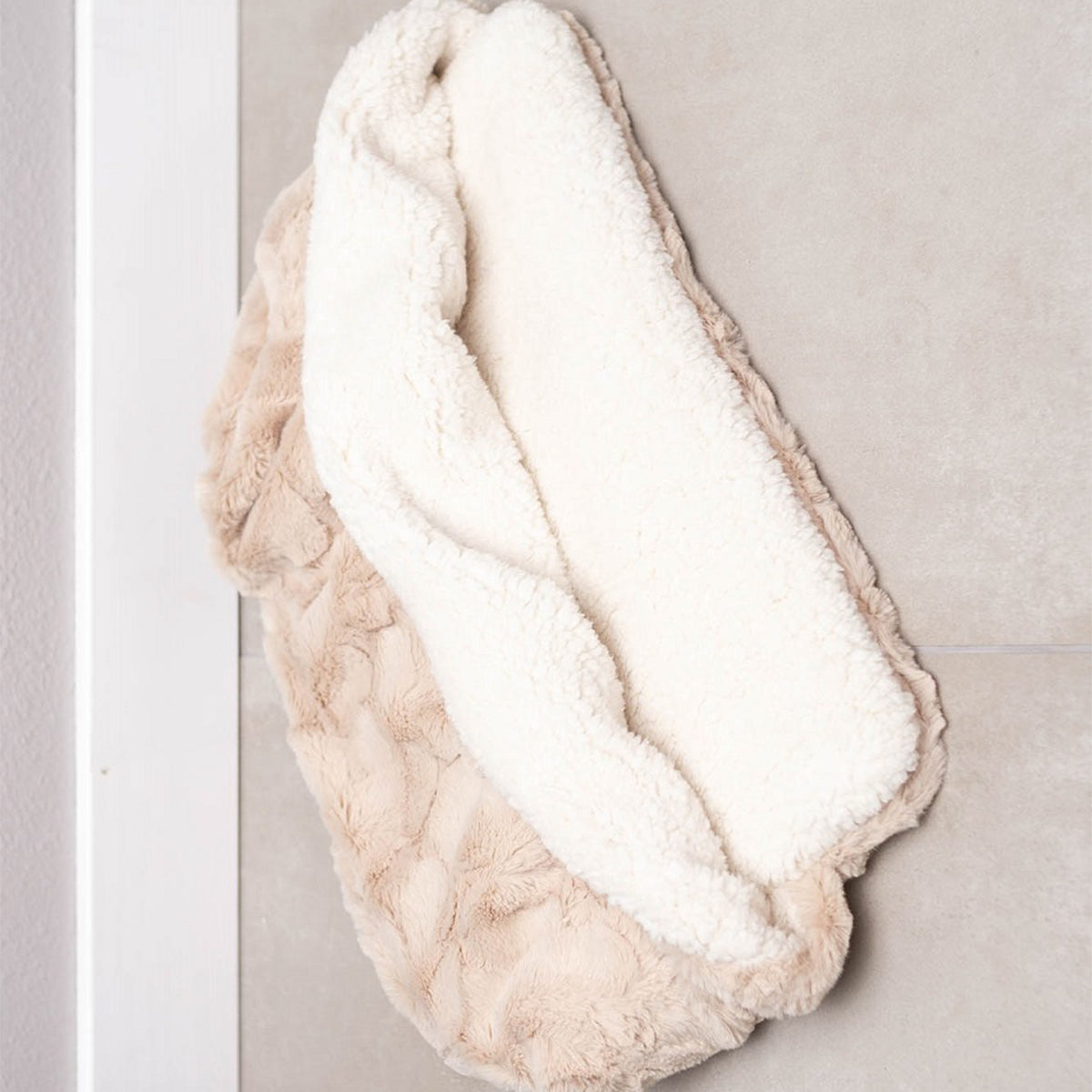 Mutts & Mittens, Inc. Premium Pocket Bed- Latte Fur (18x26)