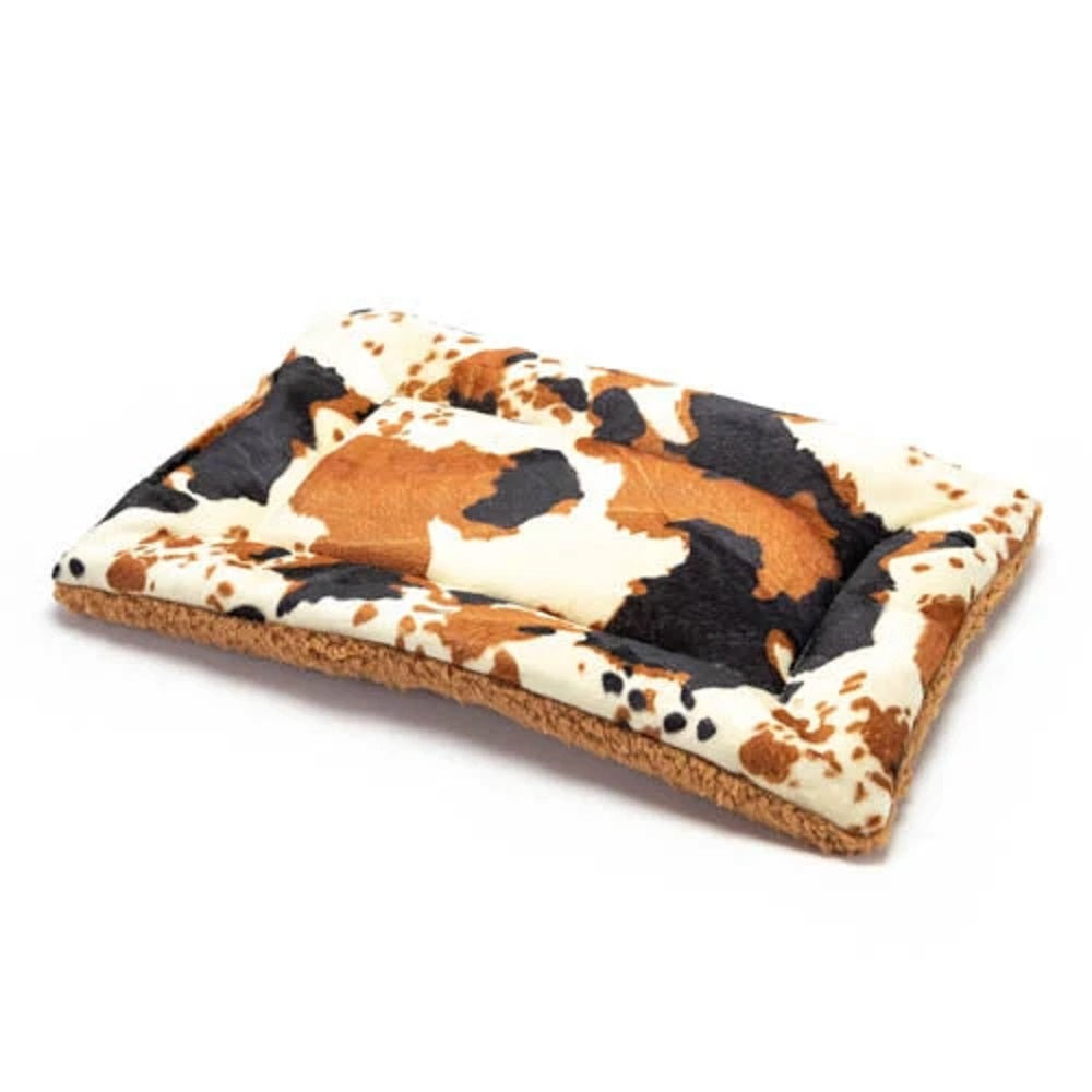 Mutts & Mittens, Inc. Premium Flat Bed- Tan Cow Velboa (22x32)
