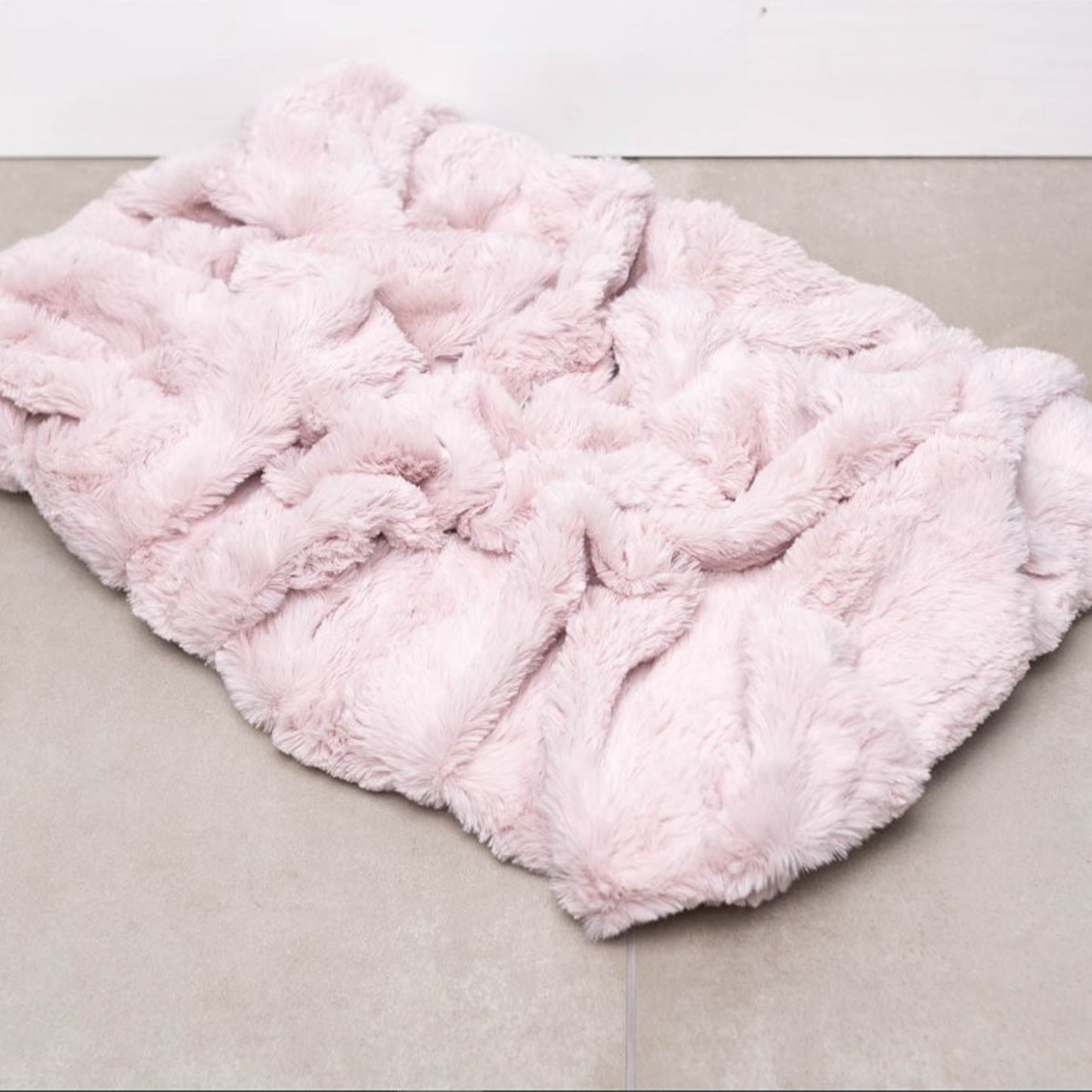 Mutts & Mittens, Inc. Premium Nesting Pet Bed- Blush Pink Fur (18x26)
