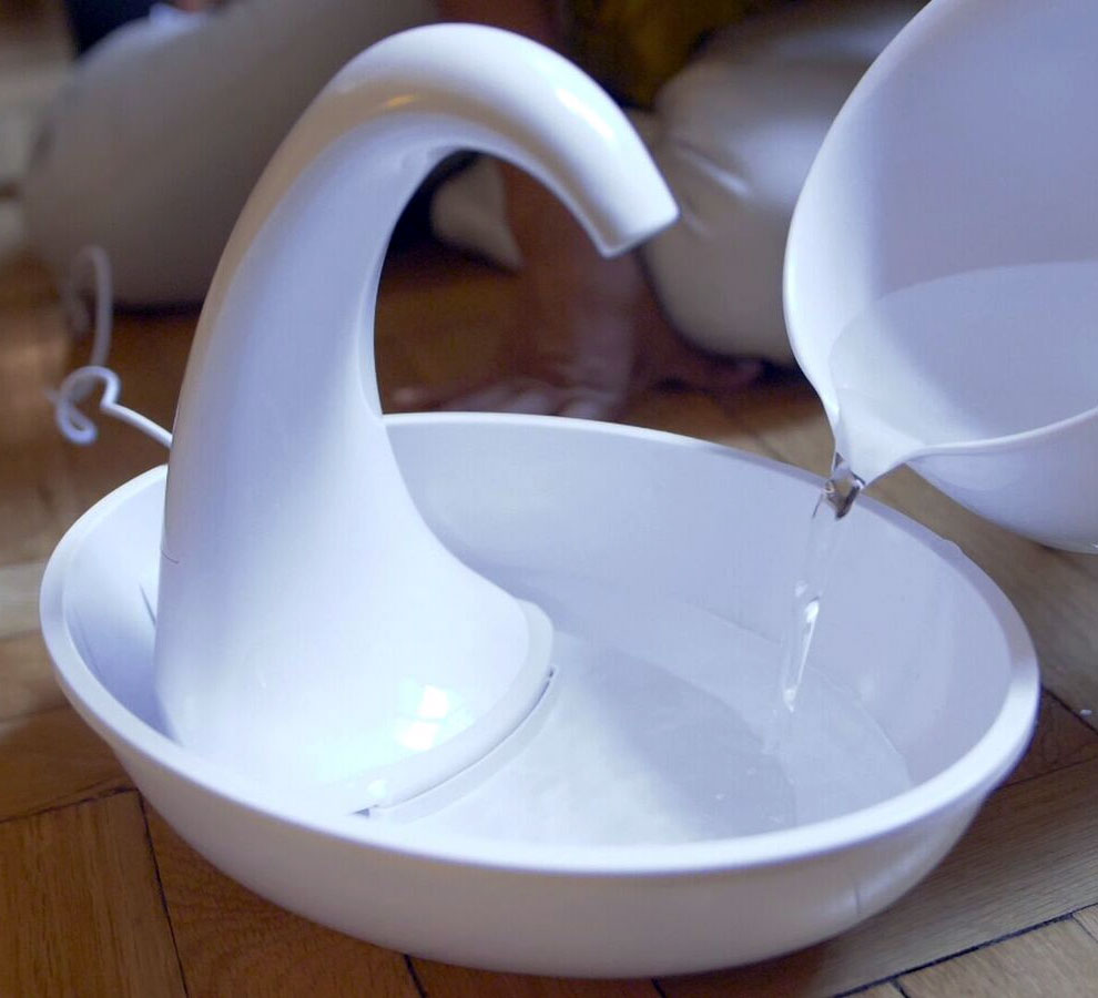 Pioneer Pet The Swan Fountain - Premium Plastic - 80oz